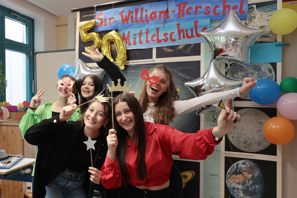 Sir William Herschel Mittelschule 50 Jahre Herschelschule